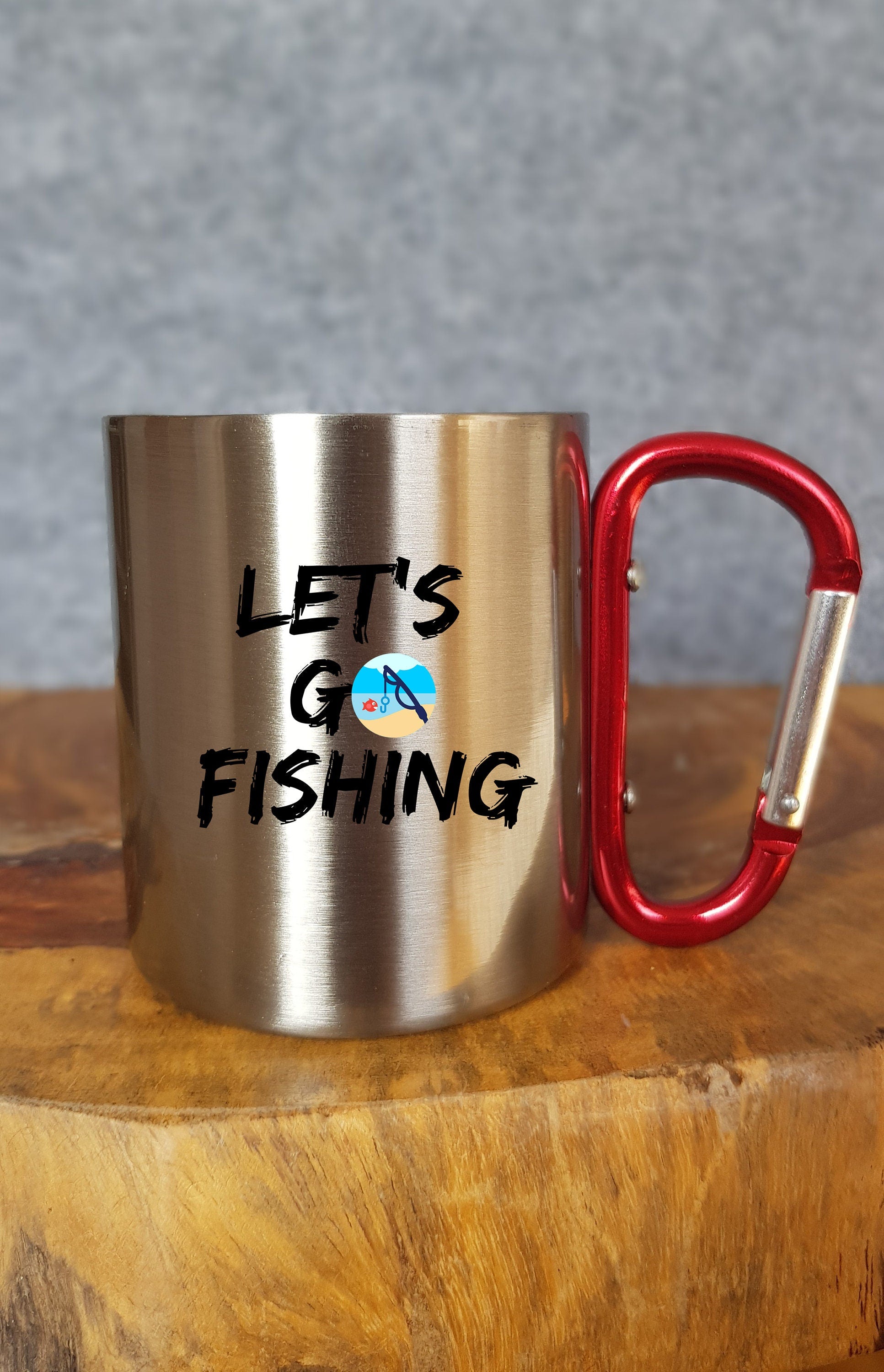 Lets go fishing - Personalisierbare Tasse - Geschenk - Karabinerhaken - Reisen - Wandern - Klettern - Natur - Outdoor - Camping - fischen