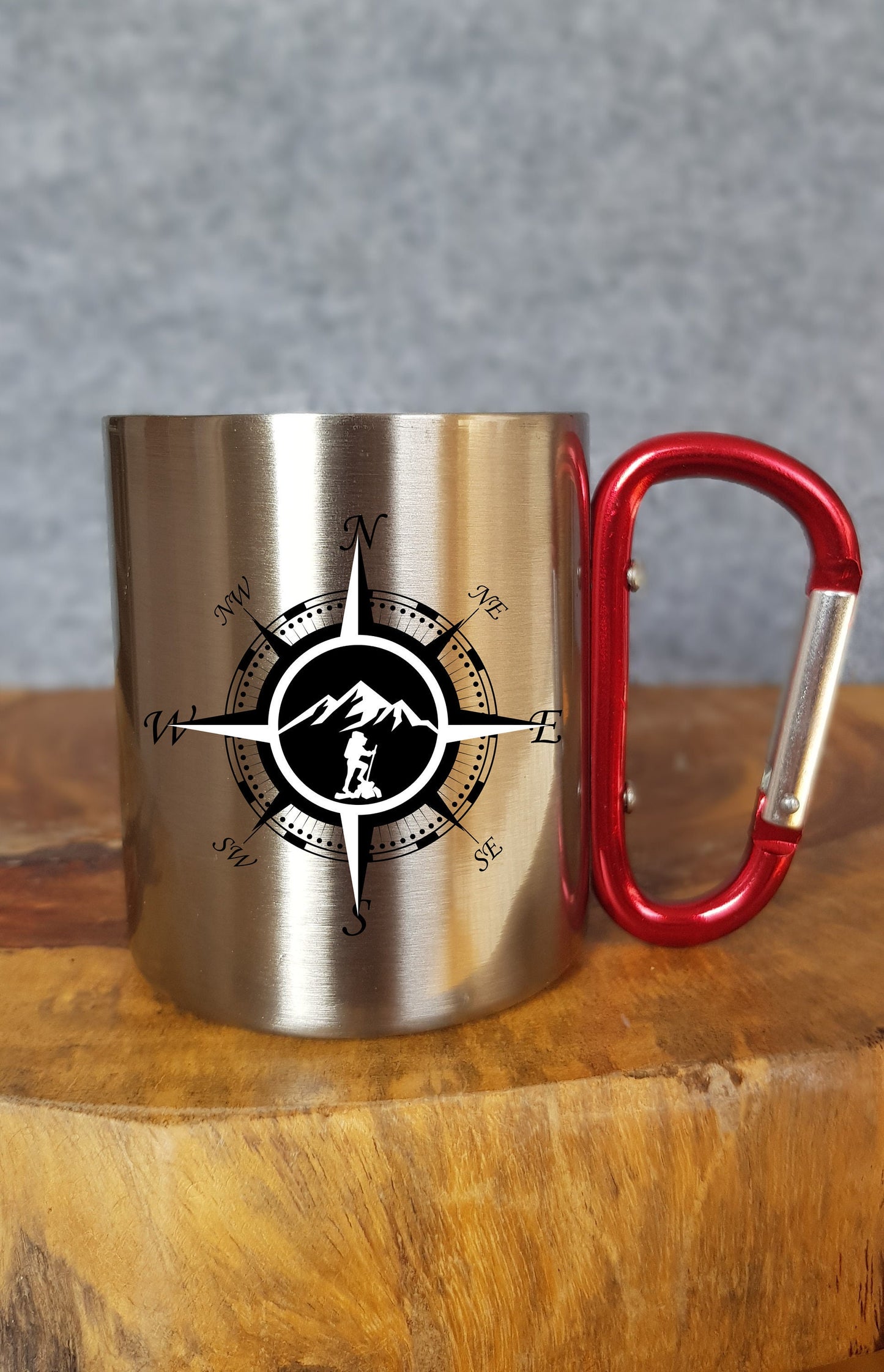 Personalisierbare Edelstahltasse - Adventure awaits - Geschenk - reisen - Wald - Outdoor - Camping - Mug - Mountain - Berge - wandern -natur