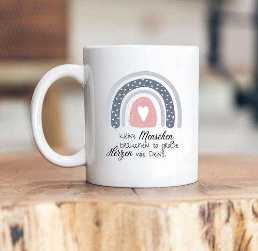 Kleine Menschen brauchen so große Herzen wie Deins! Tasse
