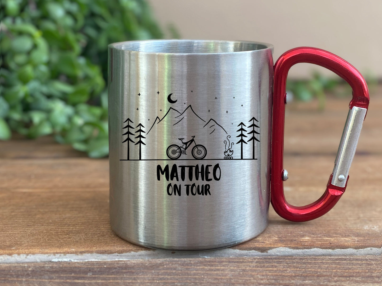 Personalisierbare Tasse - Edelstahl - Fahrrad - Name on tour - Outdoor - Wandern - Geschenk - Karabiner - Landschaft